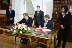 Ministr Zaorálek podepsal Memorandum o vzájemné spolupráci s ČOV Ministr Zaorálek podepsal Memorandum o vzájemné spolupráci s ČOV