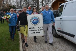 U Národního divadla ve Vltavě na Memoriálu Alfreda Nikodéma plavalo rekordních 397 otužilců U Národního divadla ve Vltavě na Memoriálu Alfreda Nikodéma plavalo rekordních 397 otužilců