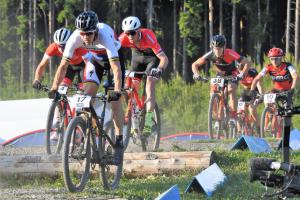 Třetí triumf v řadě Švýcara Nina Schurtera na SP ve Vysočině aréně. Kulhavý dojel devátý