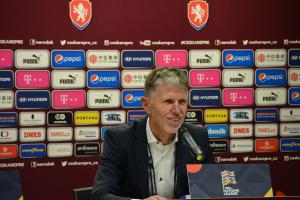 Trenér české reprezentace Jaroslav Šilhavý se vrátil do šatny, kde slavil se Slavií úspěchy Trenér české reprezentace Jaroslav Šilhavý se vrátil do šatny, kde slavil se Slavií úspěchy