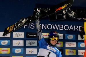 Ledecká je první v historii, co vyhrála v jednom ročníku SP závod na snowboardu i na lyžích