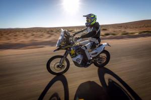 Lukáš Kvapil se po dvou letech vrací na motocykl jako závodník! Odstartuje v Africa Eco Race