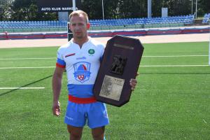 Velký malý kapitán říčanských ragbistů Jan Šedivý měří 166 cm a váží i s mistrovským štítem 75 kg