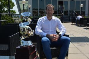 Ačkoliv není tuctovým fotbalistou dovršil brankář Petr Čech tucet. Podvanácté vyhrál Zlatý míč Ačkoliv není tuctovým fotbalistou dovršil brankář Petr Čech tucet. Podvanácté vyhrál Zlatý míč