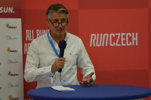 Brit Sebastian Coe zůstal nadále hlavou mezinárodní atletické federace IAAF