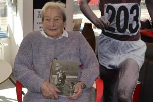 Připomeňme si tuctem a ještě jedním snímkem legendární sportovkyni Danu Zátopkovou