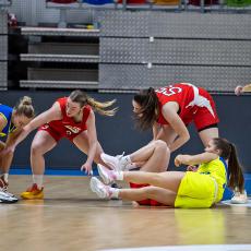 Tomu se může říkat přízemní basketbal ...