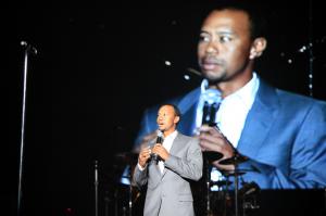 Tiger Woods se hodlá vrátit na tenisový trůn