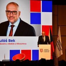 Z resortu školství se před zřízením NSA dříve centrálně řídila celá tělovýchova. I když to ministr Mikuláš Bek neuvedl, změnu uvítal