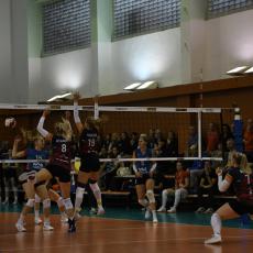 Rozevláté copánky hráček  provázely pražské derby velmi často