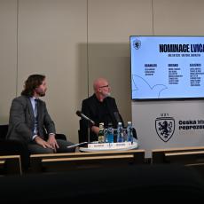 Pavel Nedvěd a Michal Bílek vedle panelu s nominací lvíčat