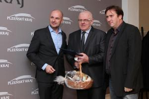 Plzeňský hejtman Josef Bernard ocenil mistra světa v judu veteránů Zdeňka Vlčka