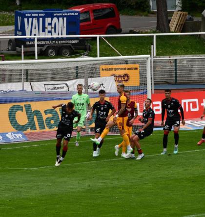 Kdo se zapomněl o přestávce u stánku s klobásami, neviděl  branky! Dukla - Pardubice 2:0