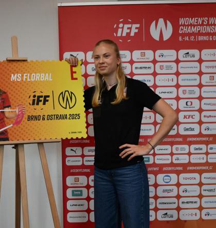 Český florbal má svou první poštovní známku, která vznikla u příležitosti MS žen v Česku