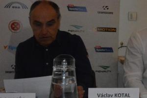 Ve fotbalové Spartě při trenérské rošádě vystřídal jednoho Václava jiný Václav. Kotal místo Jílka