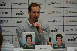Fotbalový brankář Petr Čech oznámil, že po sezoně ukončí hráčskou kariéru