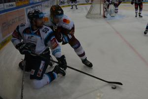Kam v pátek 9. března 2018 za sportem? Hraje se fotbalová i hokejová liga...