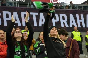 Podívejte se, jak se radují příznivci bruslařského klubu Mladá Boleslav, když mají proč