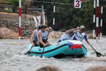 Junioři ovládli slalom na světovém šampionátu v raftingu v Malajsii. Závod dospělých přerušila stoupající hladina vody