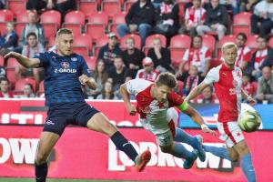 Odezíráno z tuctu a ještě z jednoho obrázku z fotbalového utkání Slavia Praha - Slovácko (3:0)