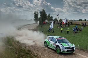 Soubojem o první místo nadchli piloti značky ŠKODA fanoušky na Polské rally