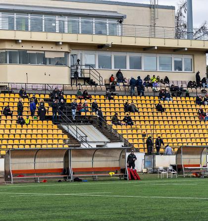 Proč se na ragby nikdo nepřišel podívat? V hledišti bylo méně diváků než hráčů na hřišti