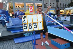 Jan Kudlička se na Pražské tyčce vznesl 583 cm nad dlažbou Václavského náměstí