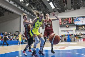 Basketbalistky USK Praha před svými diváky potopily Benátky ... USK - Venezia 89:57