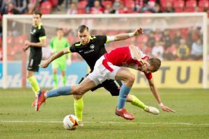 Podívejte se na tucet + jeden obrázek z fotbalového utkání Slavia Praha - Liberec 1:1