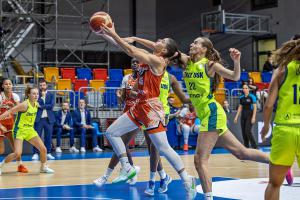 Utkání USK Praha – Tango Bourges 43:78 zaznamenané objektivy Miloše Březiny