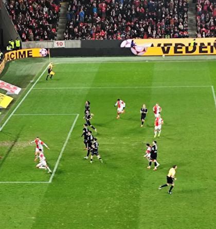 Sedm branek viděl Eden ve fotbalové  napínavé detektivce Slavie - Jablonec 4:3