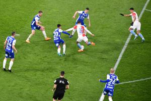 A že se v Edenu vyhrává i bez světlic a dýmovnic v ochozech. Slavia Praha - Pardubice 4:0