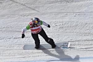Podívejte se, co se dělo na MS ve snowboardingu kolem se smůlou závodící Evy Samkové