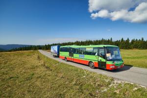 Turisté! Krkonošské cyklobusy se rozjedou v Krkonoších a v jejich podhůří již po sedmnácté