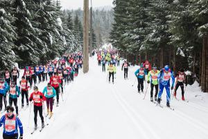 Jizerská 50 pokračovala klasicky. Téměř 2 tisíce závodníků jelo 10 a 25 km