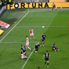 Nejvyššími fotbalisty na hřišti byli při utkání Slavia - Plzeň Wiegele a Chorý mají přes dva metry Nejvyššími fotbalisty na hřišti byli při utkání Slavia - Plzeň Wiegele a Chorý mají přes dva metry