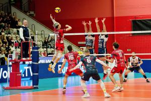 Obrázky Jiřího Růžičky z volejbalového pohárového utkání Lvi Praha - Piacenza 1:3