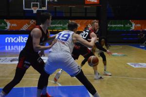 I basketbalisté Svitav odjeli z Prahy s nadílkou od pražských Sov ... USK - Svitavy 93:84