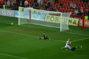 Hráči Slavie nevyslyšeli hlasy diváků žádající voláním "Dejte jim bůra!" pátou branku