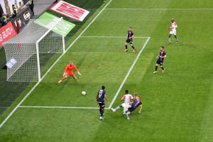Dvě branky a obě padly z penalt v nastaveném čase. Kdo to pamatuje? Slavia - Plzeň 1:1