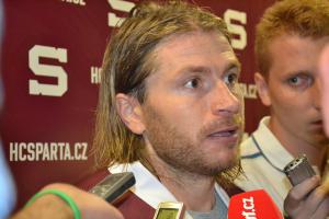 Hokejista Sparty Tomáš Netík se rozloučil s Tipsport arénou dvěma brankami proti Slavii