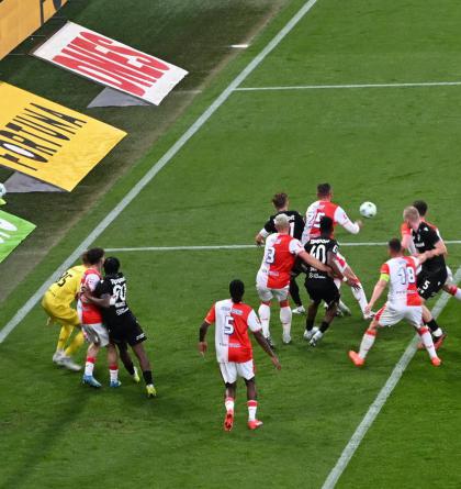 Nudu v Edenu rozvířilo vyloučení Tomáše Chorého za údajné plivnutí na soupeře  Slavia - Plzeň 0:0