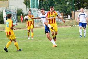 Když se na fotbal dívají i čápi z čapího hnízda aneb obrázky z duelu Přelouč - Třemošnice 0:1