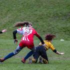 Obrázky ze sportu, ve kterém hraje nejvíce hráčů na hřišti, Ragby holky a kluci navíc hrají společně Obrázky ze sportu, ve kterém hraje nejvíce hráčů na hřišti, Ragby holky a kluci navíc hrají společně