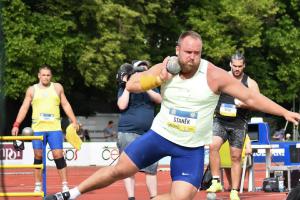 Atlet Tomáš Staněk letos poprvé překonal hranici 21 metrů. Výkon s číslem 21 vidělo Kladno