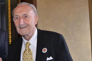 Smutná zpráva: Zemřel legendární hokejový útočník Vladimír Zábrodský