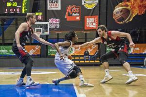 Podívejte se na obrázky z ligového duelu basketbalistů USK Praha - Svitavy 93:84