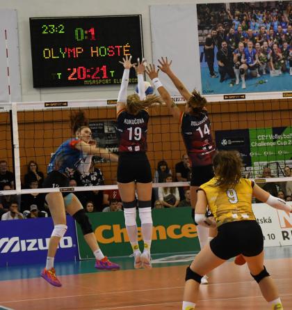 Kam 10. ledna 2026 za sportem? Na fotbal, lední hokej, basketbal, házenou a derby volejbalistek