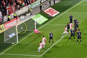 Povinná výhra Slavie s Plavšičovým premiérovým gólem. Slavia Praha - Slovácko 3:0