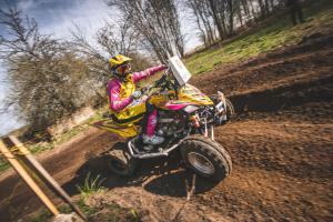 Ollie Roučková skončila na čtyřkolce v TOP 10 na mistrovství Evropy v Cross Country